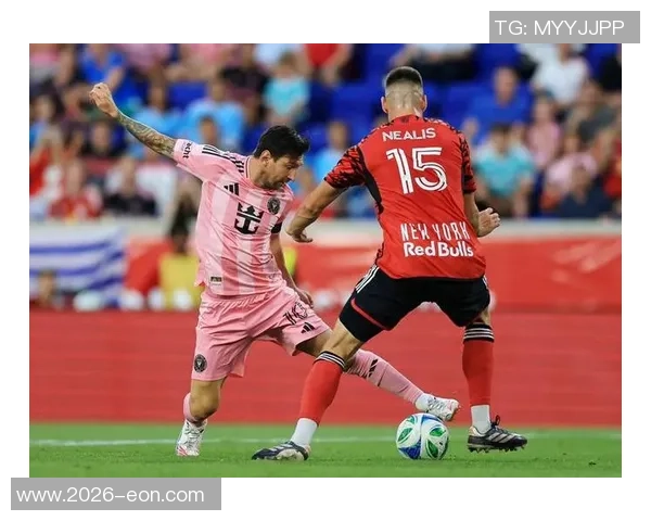 布斯克茨精准直塞助攻梅西单刀机会遗憾打偏错失良机